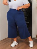 Calça Pantacourt Plus Size Preta